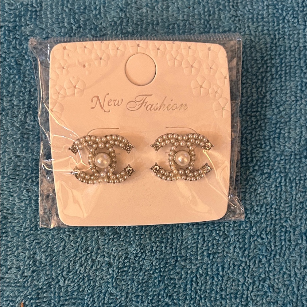 Elegant Silver Pearl Earrings